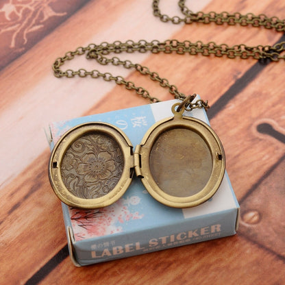 Oval Carved Flower Stripe Locket Pendant Necklace